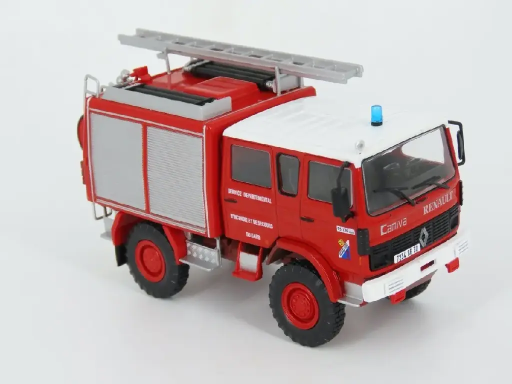 D_NQ_NP_2X_886321-MLC54974751186_042023-F-carro-bombero--renault--95130-4x4-fpt-escala-143.webp