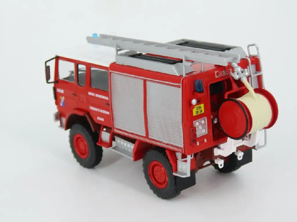 D_NQ_NP_2X_663159-MLC69059789921_042023-F-carro-bombero--renault--95130-4x4-fpt-escala-143.webp