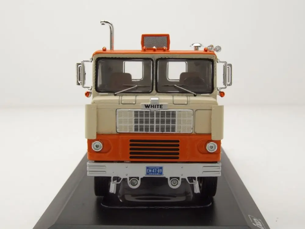 white-7400-zugmaschine-1960-beige-orange-modellauto-143-ixo-models~5.webp