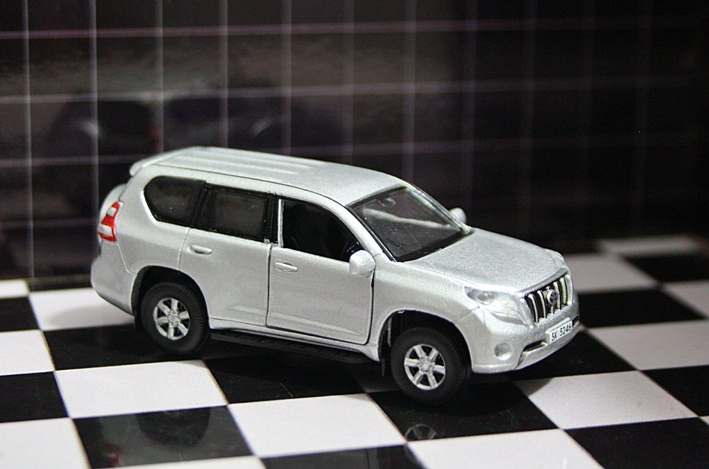 [CAMI-164-TNY-001] 1:64 Toyota Prado
