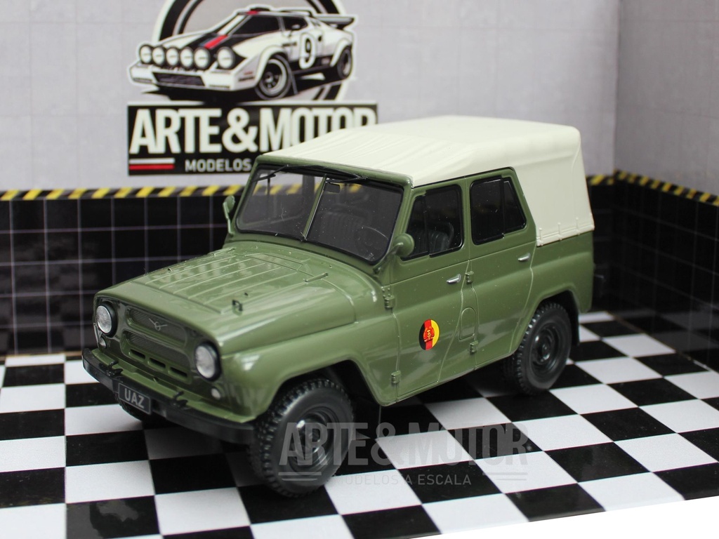 1:24 UAZ 469
