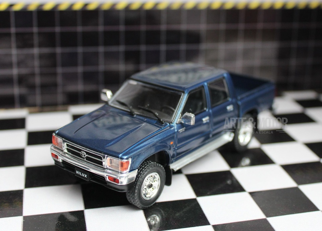 1:43 Toyota Hilux SR5 1997