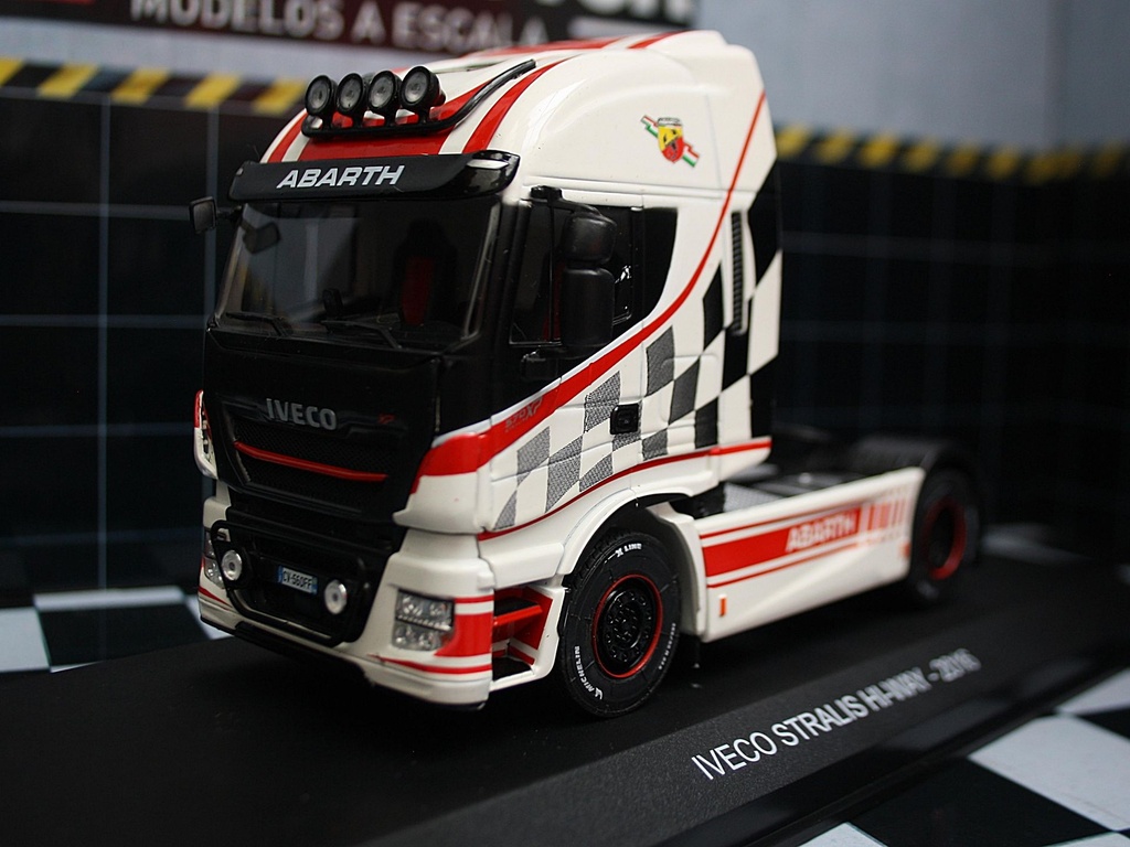 1:43 IVECO Stralis 2016