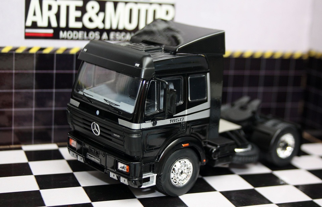 1:43 Mercedes Benz SK II 1850 1994