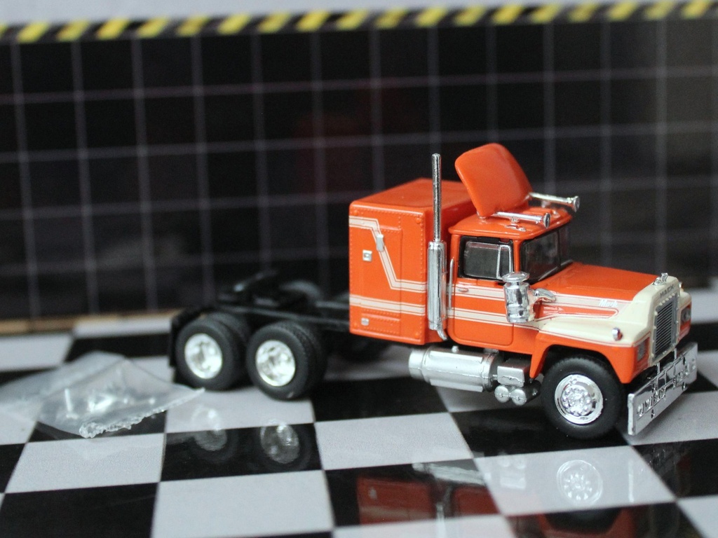 1:87 Mack R700